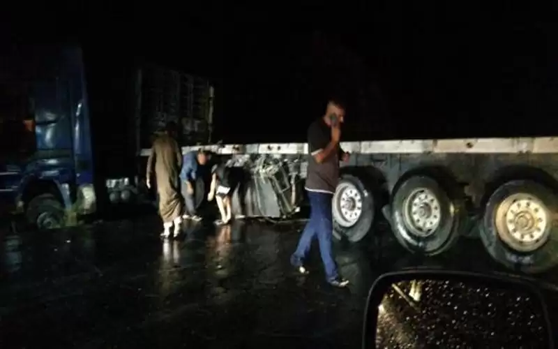 إغلاق مسرب من طريق القويرة باتجاه