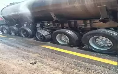 السيطرة على حريق صهريج محمل بمادة