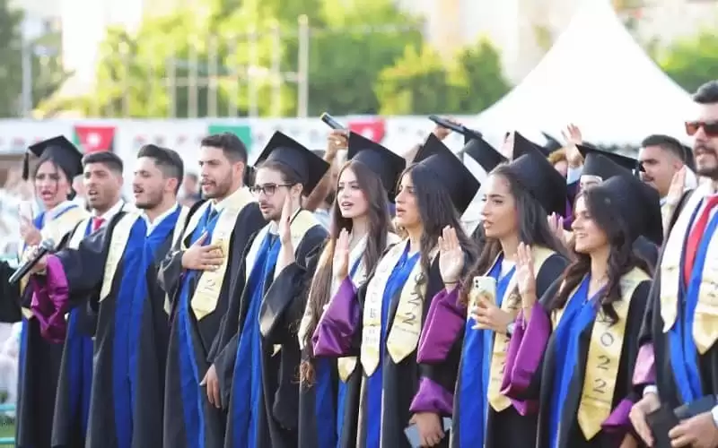 جامعة البترا تخرج الفوج الثامن والعشرين