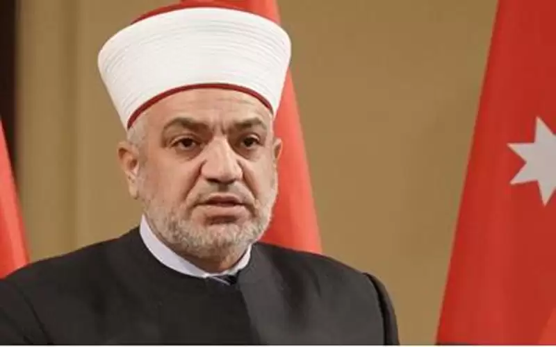 الخلايلة: الأوقاف تتابع بغضب شديد ما