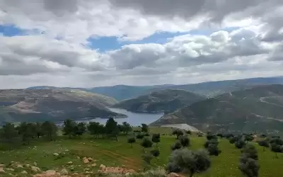 طمي السدود يحبس الماء عن أراضي