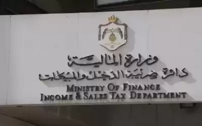 40 مكلفا من مشاهير التواصل الاجتماعي