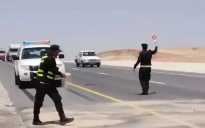 ضبط مركبة شحن محملة 21 راكبا