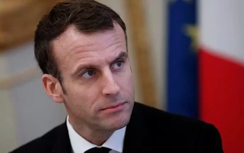 ماكرون: نضال سلمان رشدي هو نضالنا