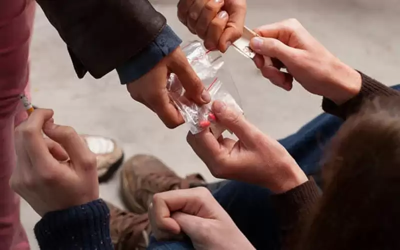 توضيح حول مركز يعطي حبوب مخدرة