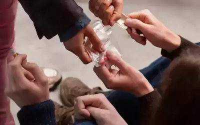 توضيح حول مركز يعطي حبوب مخدرة