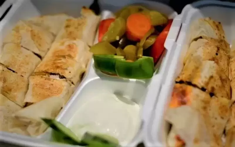 المفرق.. إغلاق (مطعم شاورما) تسبب بتسمم