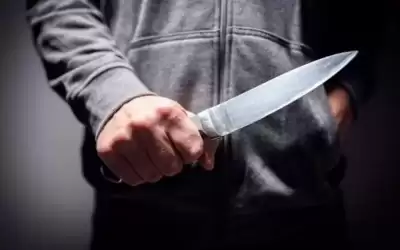 مغربي يقطع رأس والده ويتجول به