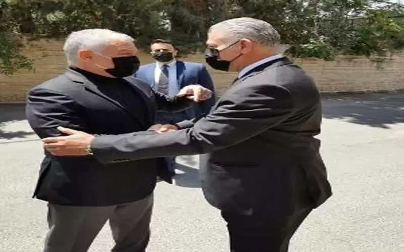 الملك يزور منزل مروان الحمود معزيا