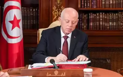 الرئيس التونسي يصادق على الدستور الجديد