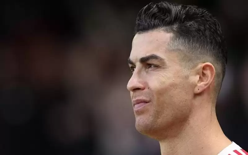 تحذير لرونالدو بعد تحطيم هاتف طفل