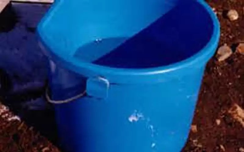 وفاة طفل غرقا بدلو مياه في