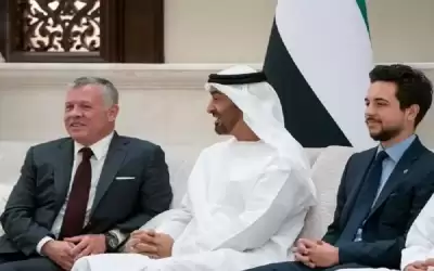 آل نهيان يهنئ هاتفيا الملك بخطوبة