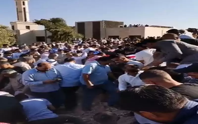 الآلاف يشيعون جثامين أطفال الرصيفة الخمسة