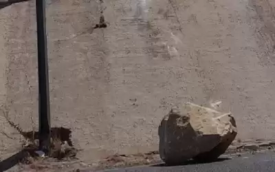 التعامل مع عوائق من الحجارة على
