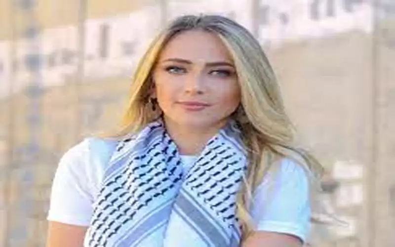 دلال ابو آمنة تعلق نشاطاتها بسبب