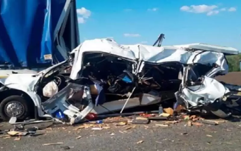 16 قتيلا في حادث بين حافلة