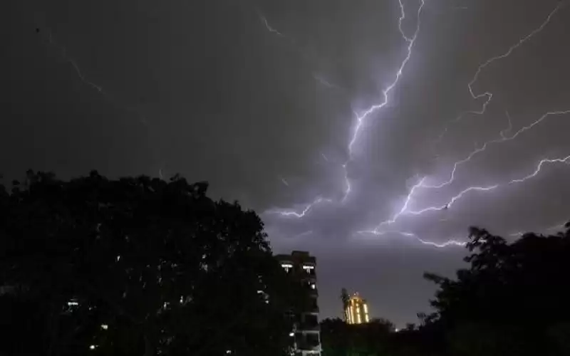 مقتل 13 يمنيا بصواعق رعدية