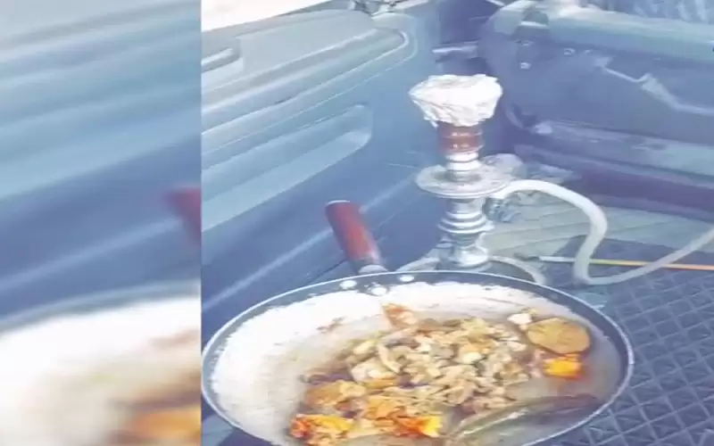 ضبط سائق يطهو الطعام ويدخن الأرجيلة