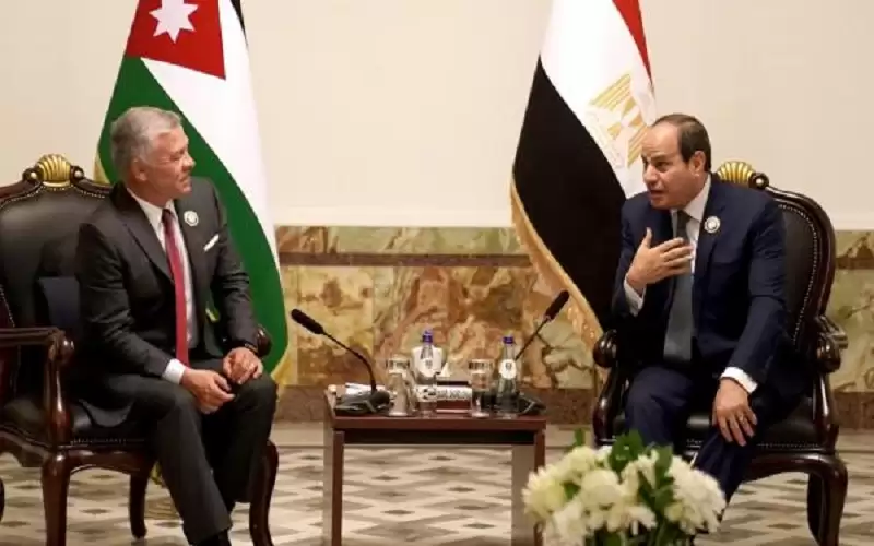 الملك يجتمع مع القادة العرب المشاركين