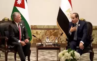 الملك يجتمع مع القادة العرب المشاركين