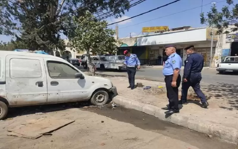 حملة لإزالة مركبات معطلة وهياكل داخل