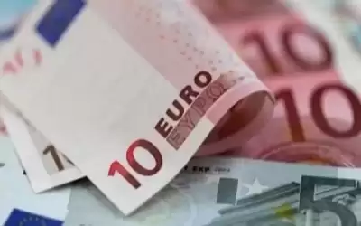 خبراء: هبوط اليورو أمام الدولار مجرد