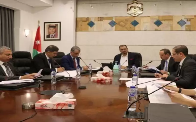 صرف رواتب لمتوفية ومجازين .. 28