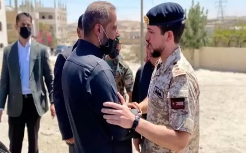 ولي العهد في الرصيفة لتقديم العزاء