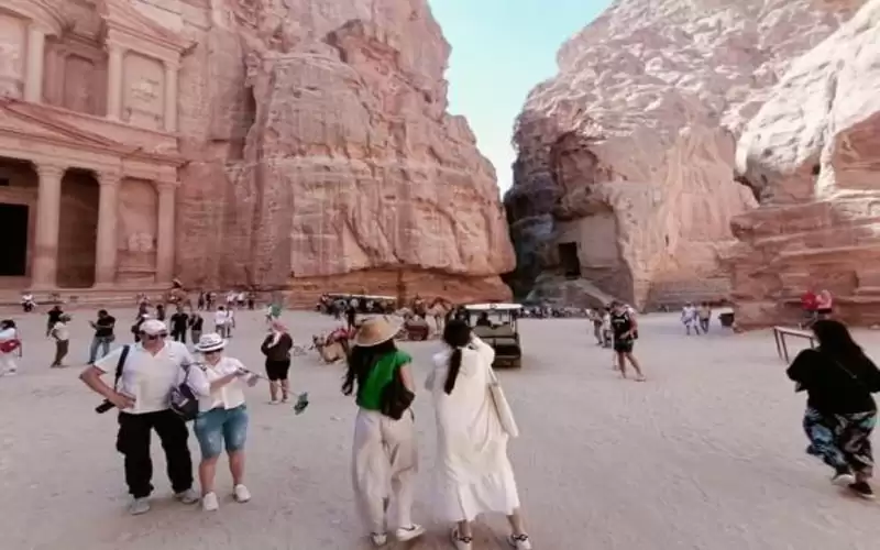 بعد تحذيرات الاضطرابات .. حركة سياحية