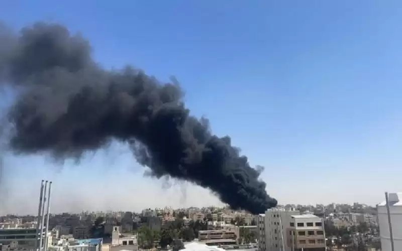 حريق كبير بمبنى مهجور في المقابلين