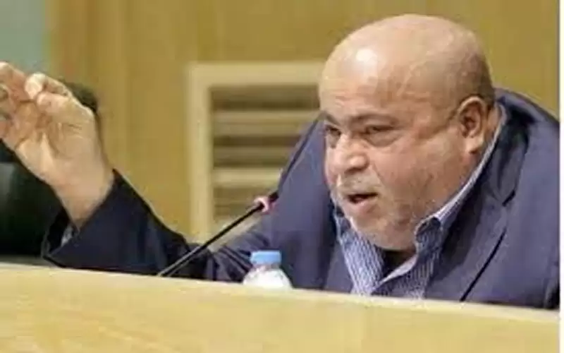 عطية يسأل الحكومة حول التعقيدات على