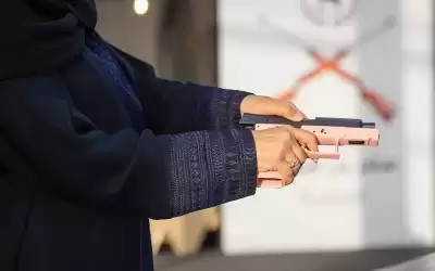 إقبال كبير من السعوديات على المسدسات