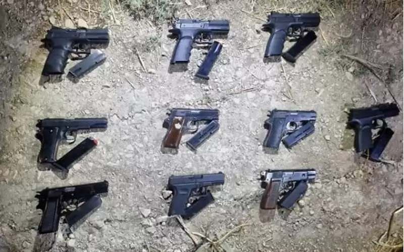 الاحتلال يزعم احباط تهريب 26 مسدسا