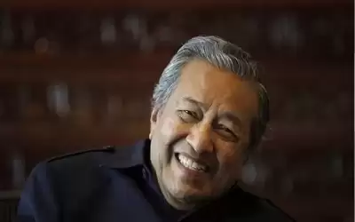 نقل مهاتير محمد للمستشفى إثر إصابته