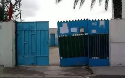 سقوط بوابة مدرسة على طفلة في