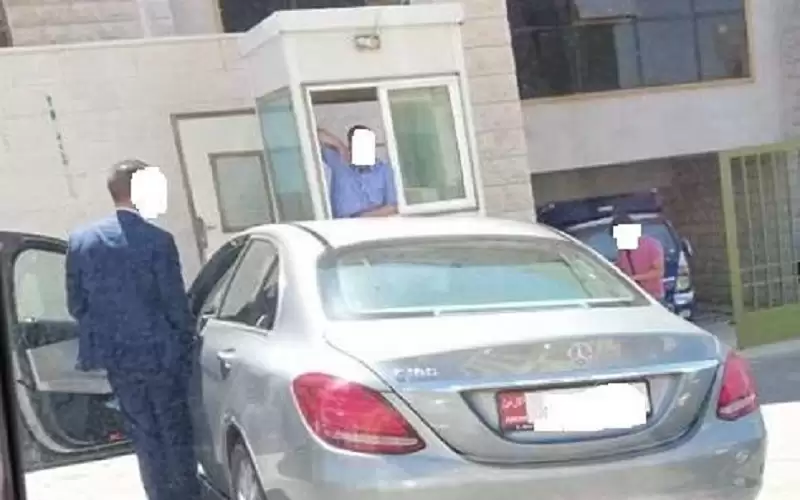 ضبط مخمور بمركبة حكومية يخلع كل