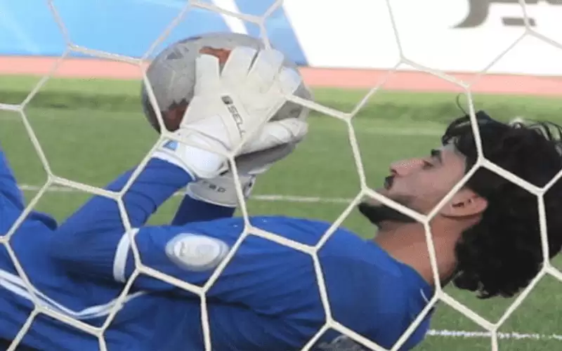 ولي العهد يطمئن على صحة الحارس