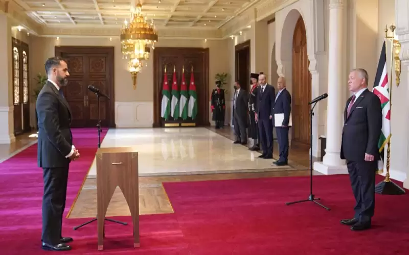 الملك يتقبل أوراق اعتماد عدد من