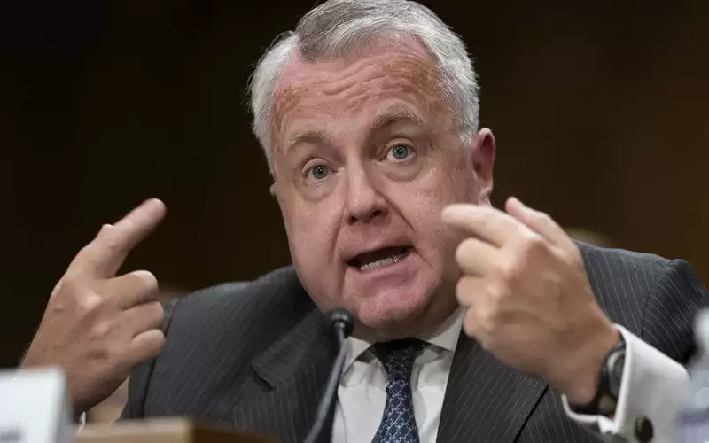 سفير أمريكا لدى روسيا يترك منصبه..