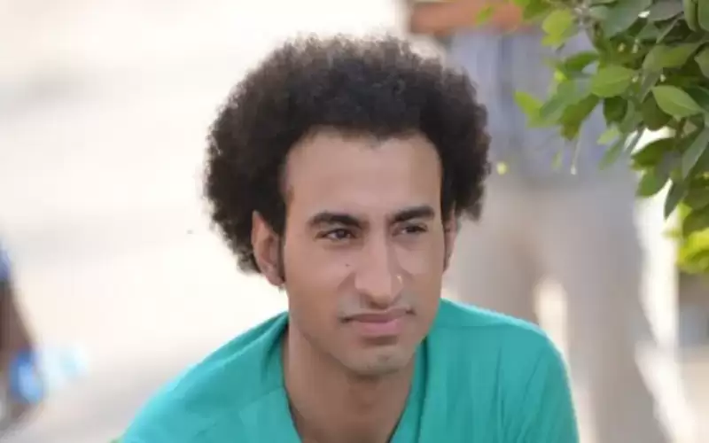 الفنان علي ربيع: دمي ثقيل بعيدا