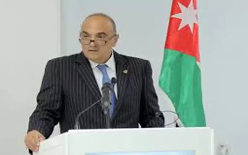 الخصاونة عن بيع البترا: قلة من
