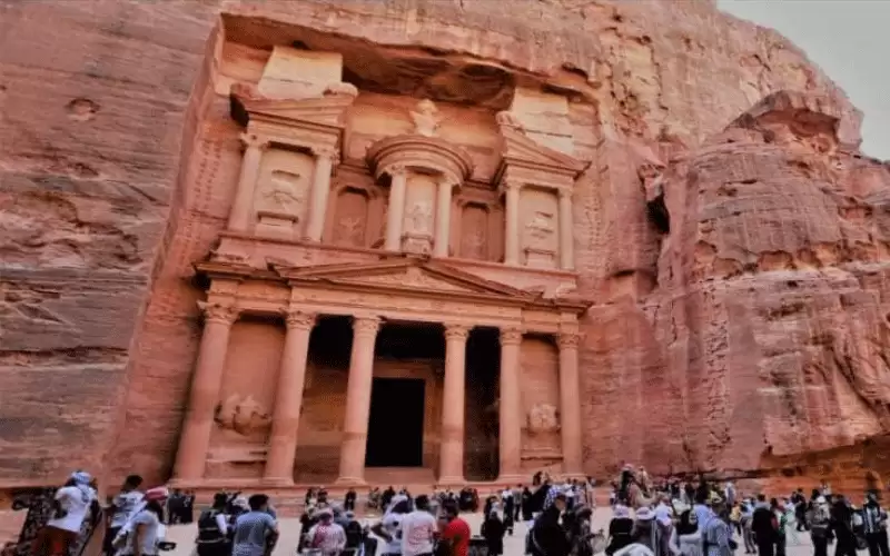 المواقع الأثرية .. .بين مثلث الشغب