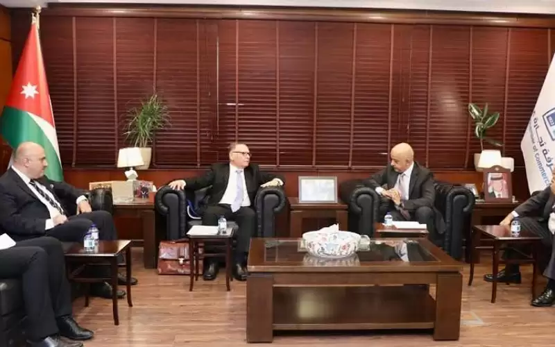 الحاج توفيق يبحث العلاقات التجارية مع