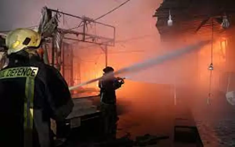 السيطرة على حريق بسوق البالة في