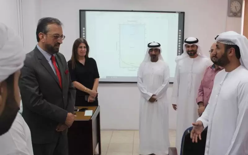 وفد اماراتي رفيع المستوى يزور ادارة