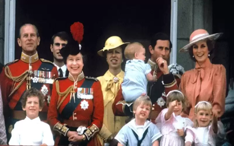 العلاقة الشائكة بين الملكة والأميرة ..