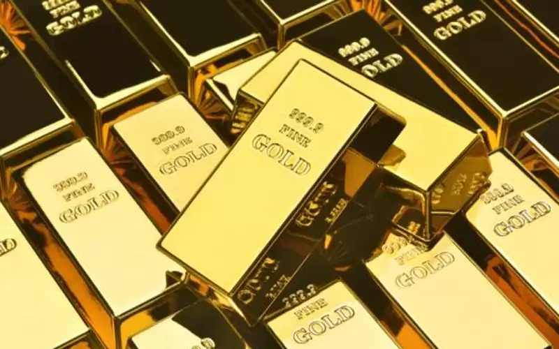 الذهب يرتفع مع ضعف الدولار ويتجه