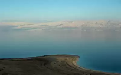 البحر الميت أعجوبة طبيعية