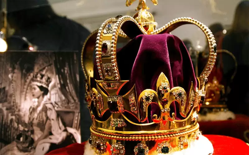 ثروة الملكة إليزابيث الثانية ما هي